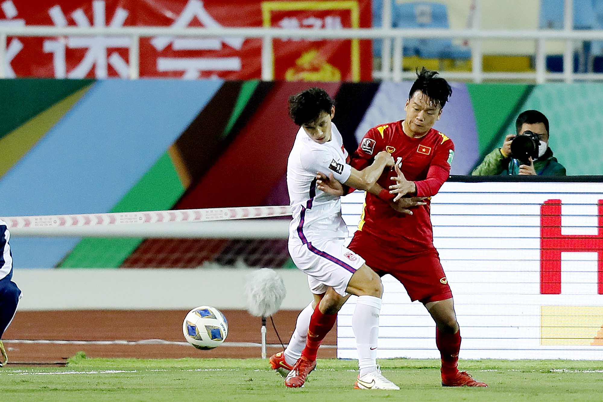 Cầu thủ Thành Chung bỏ lỡ trong trận gặp Nhật Bản tại WC 2022