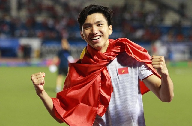 Đoàn Văn Hậu là một cầu thủ bóng đá trẻ sinh ngày 19/4/1999 tại Thái Bình