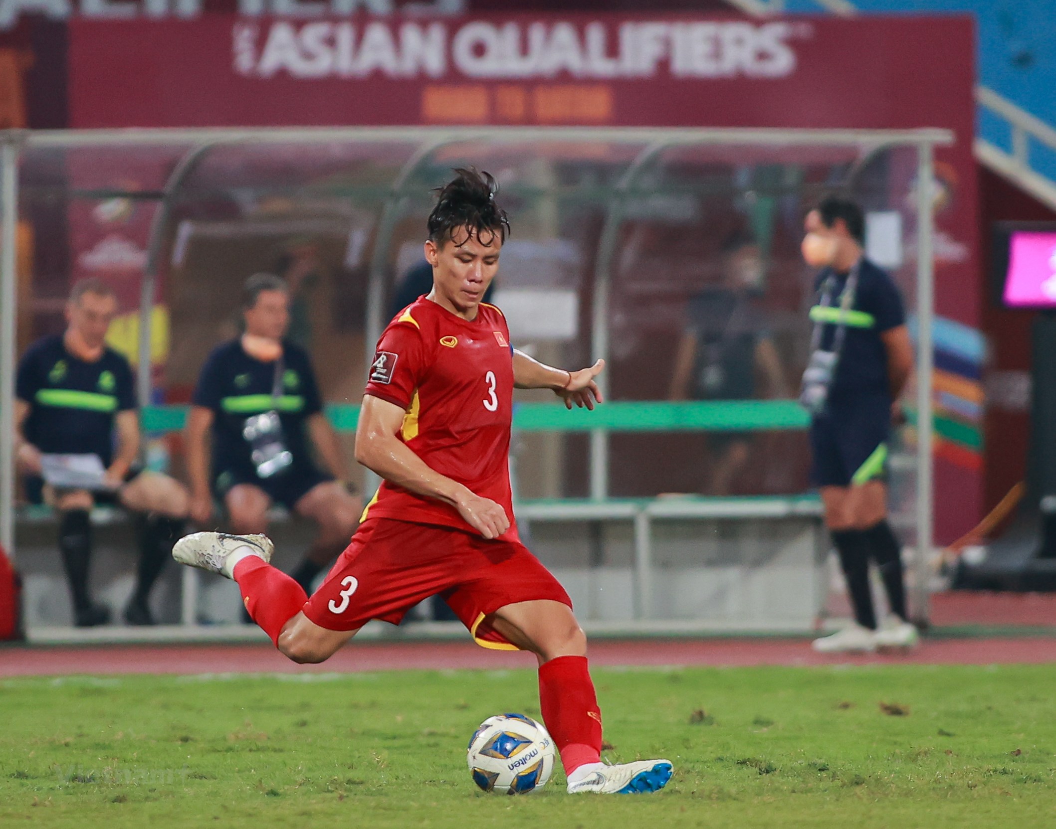 Hải đang thi đấu cho Sông Lam Nghệ An và tuyển quốc gia Việt Nam ở vị trí hậu vệ