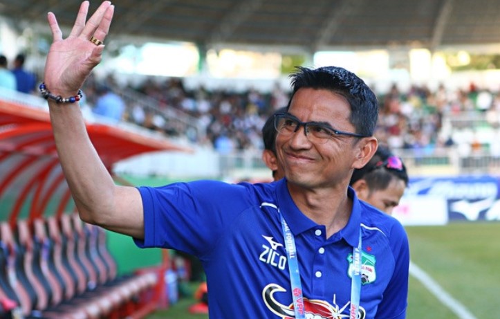 Huấn luyện viên Kiatisuk Senamuang