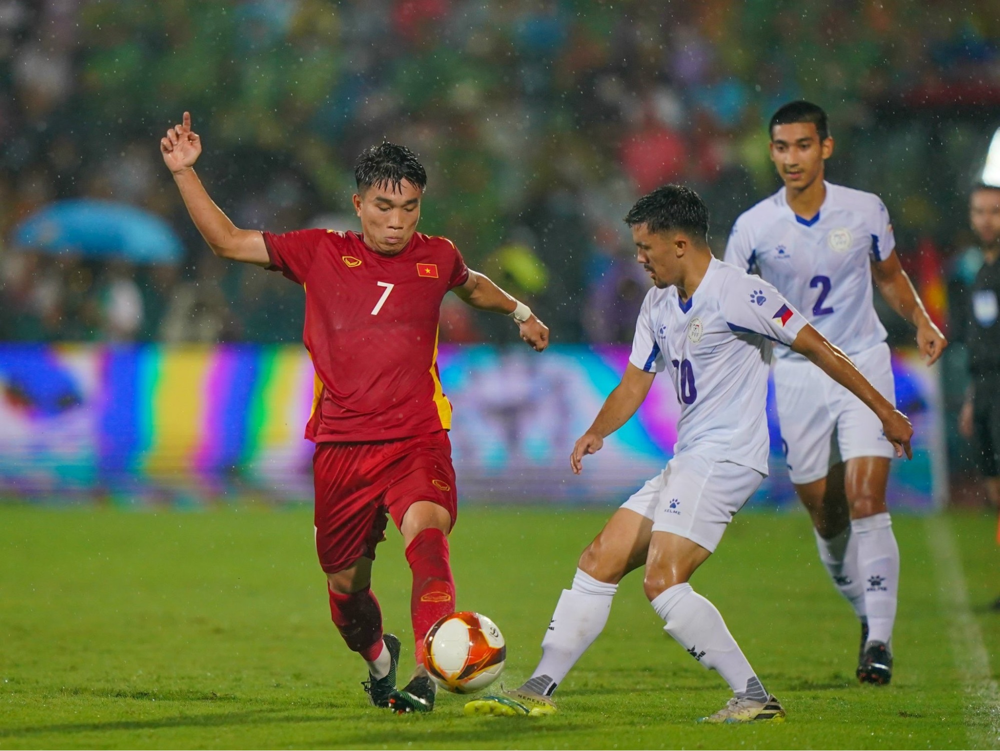 Lê Văn Đô trong trận đấu với U23 Philippines tại Seagame 31
