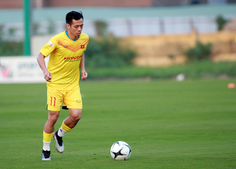 Nguyễn Văn Quyết sinh năm 1991, thi đấu cho CLB Hà Nội & ĐTQG
