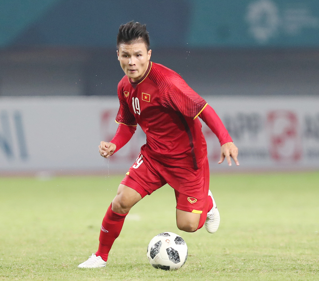 Quang Hải thi đấu cho CLB Hà Nội T&T trong thời gian dài